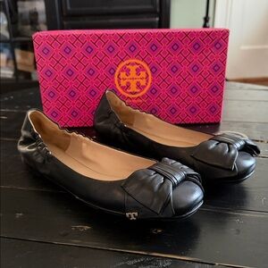 Tory Burch Divine Bow Driver Ballerina Flat - Black Leather